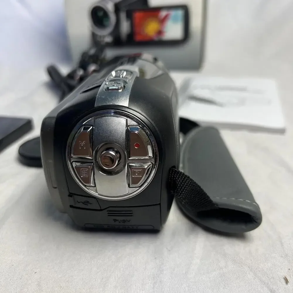 Aiptek VAZ2S DIGITAL VIDEO CAMCORDER 120X ZOOM W CHARGER CORD, MEMORY CARD & BOX